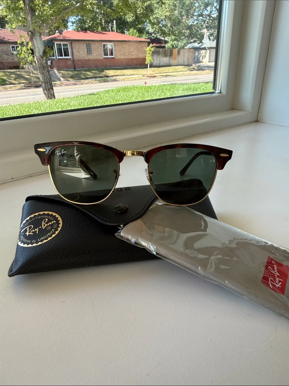Ray-Ban Clubmaster Sunglasses in Tortoise and Gold with Dark Green Lenses